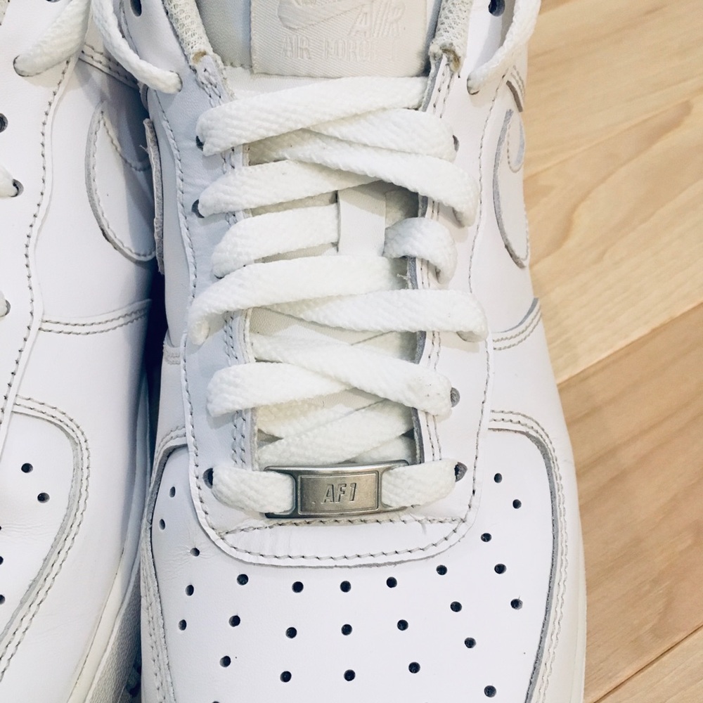 Nike Air Force 1 Low Triple White Men's Size 9.5 - Picture 3 of 11